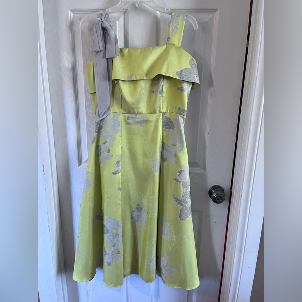 Belle Badgley Mischka yellow and silver/gray floral jacquard fit & flare maxi